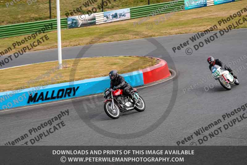 Vintage motorcycle club;eventdigitalimages;mallory park;mallory park trackday photographs;no limits trackdays;peter wileman photography;trackday digital images;trackday photos;vmcc festival 1000 bikes photographs